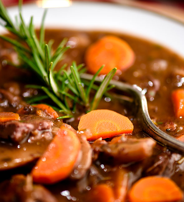 Bœuf bourguignon servi à l'assiette